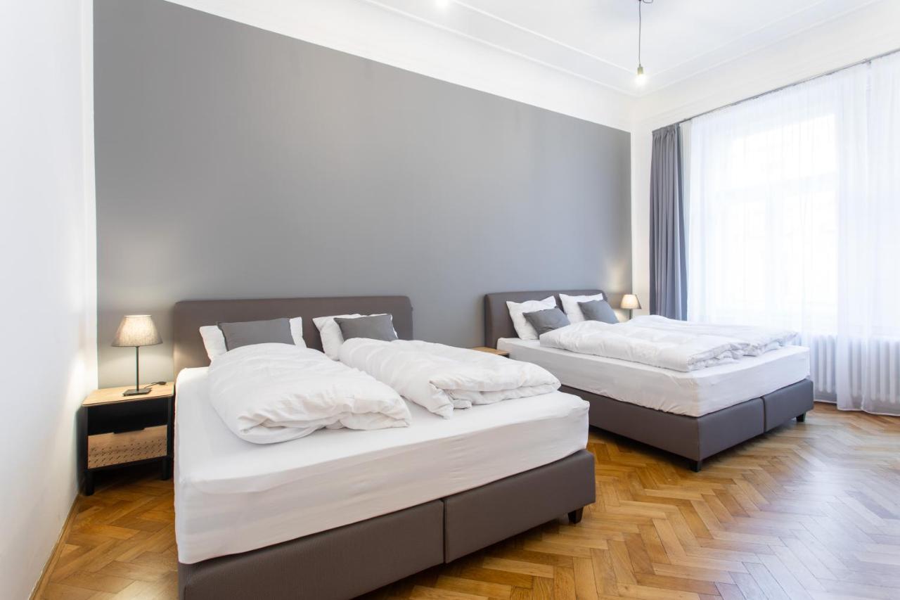 Spacious Apartments Near The River プラハ エクステリア 写真
