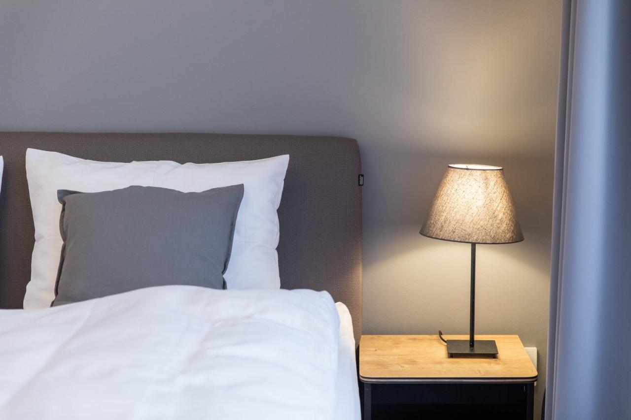 Spacious Apartments Near The River プラハ エクステリア 写真