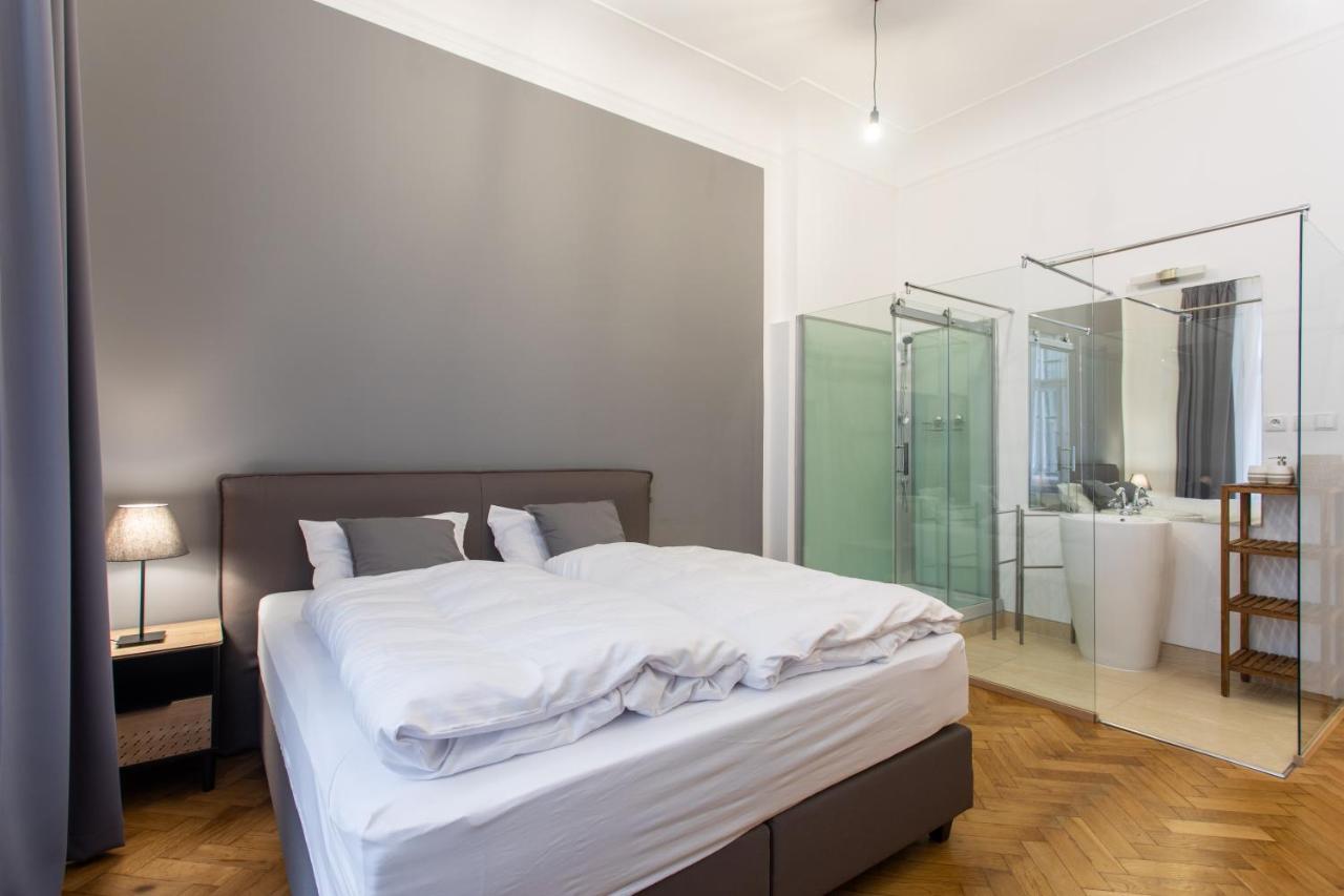 Spacious Apartments Near The River プラハ エクステリア 写真