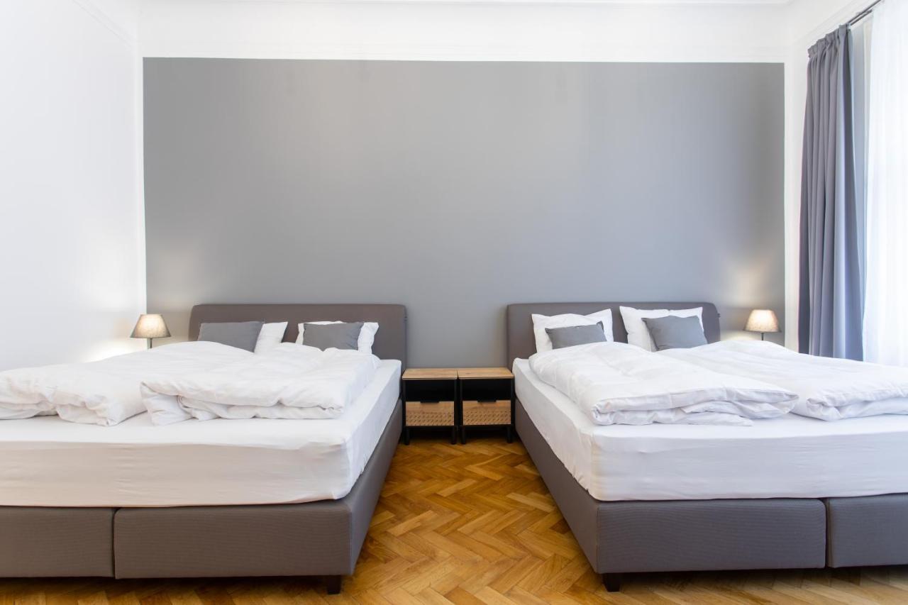 Spacious Apartments Near The River プラハ エクステリア 写真